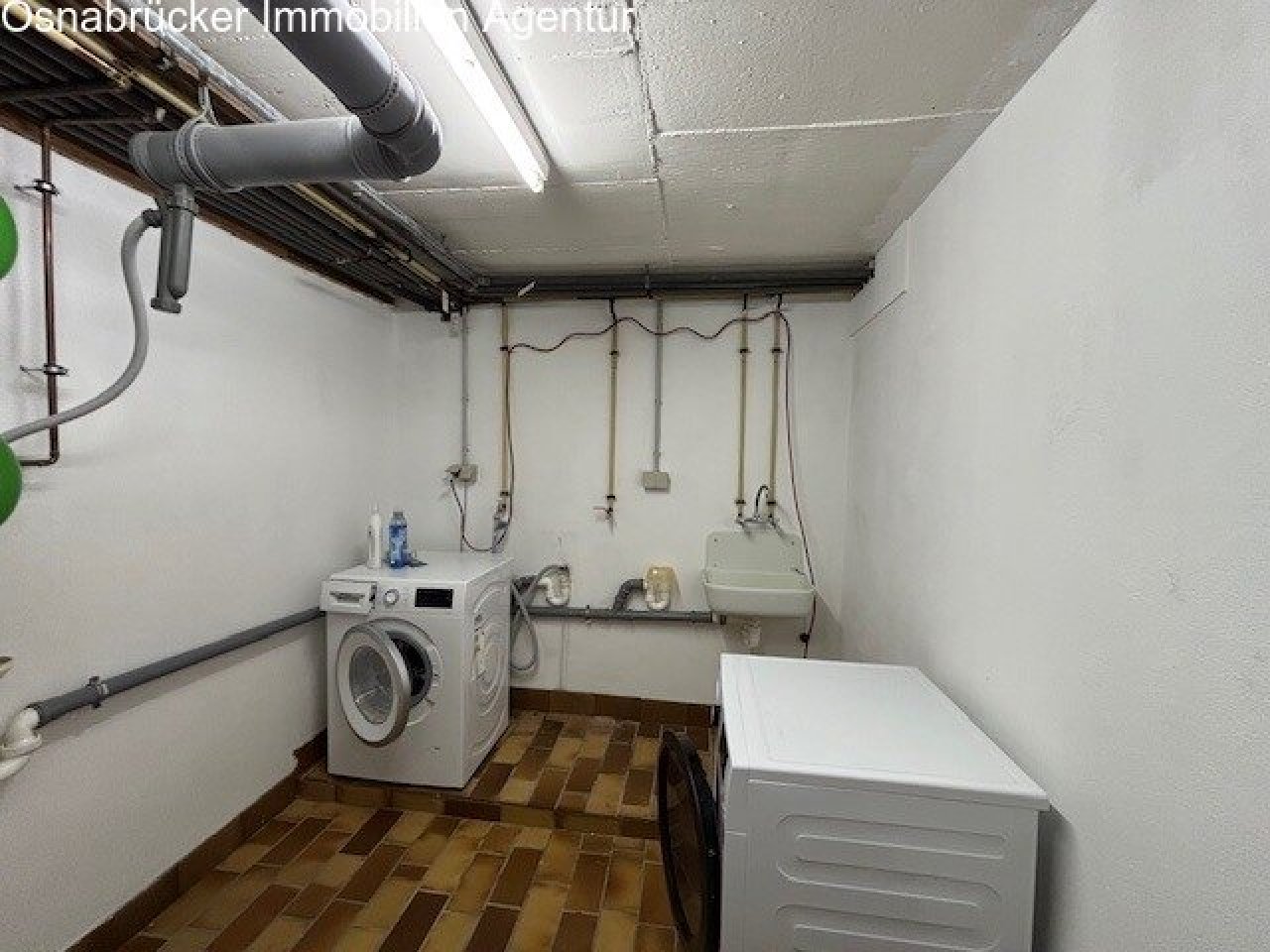 Waschraum im Keller Waschraum im Keller